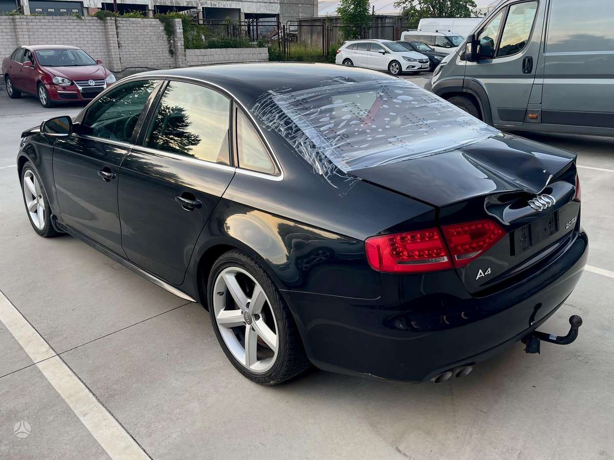 Audi A4, 2.0 l., Седан