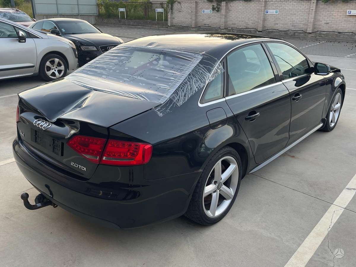 Audi A4, 2.0 l., Седан