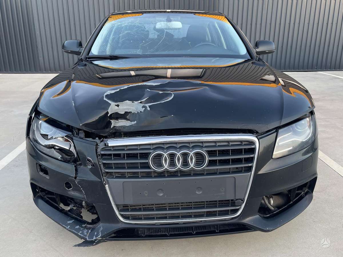 Audi A4, 2.0 l., Седан