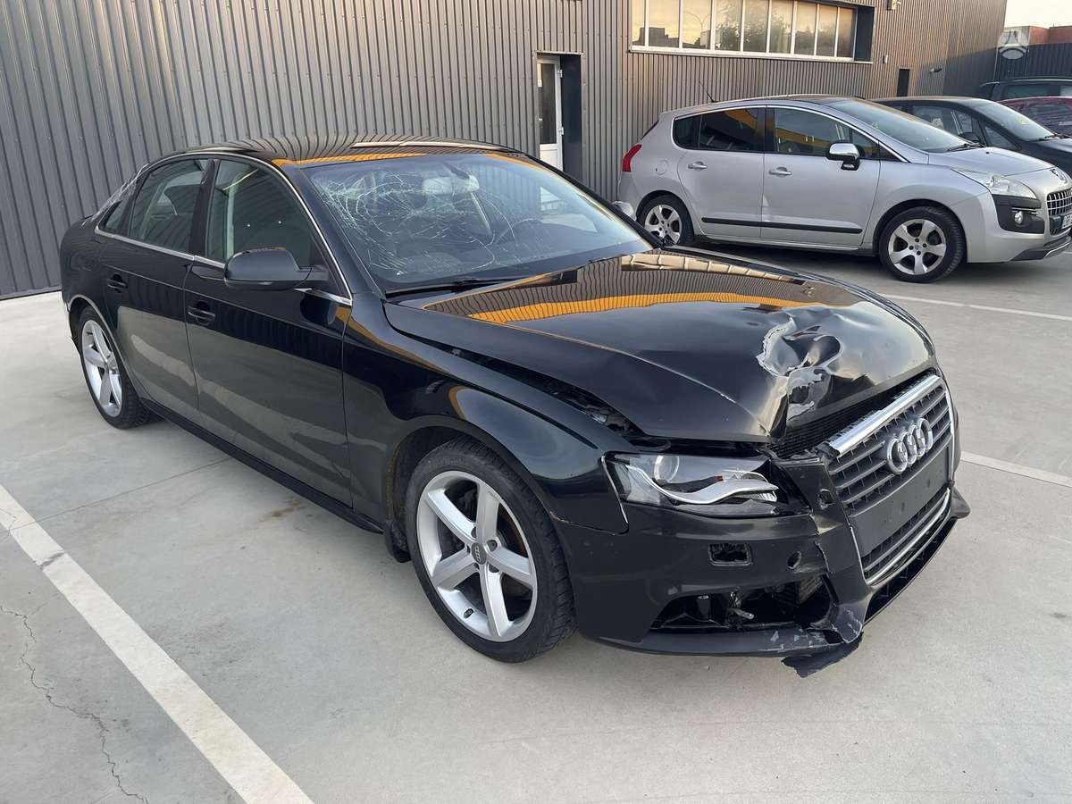 Audi A4, 2.0 l., Седан