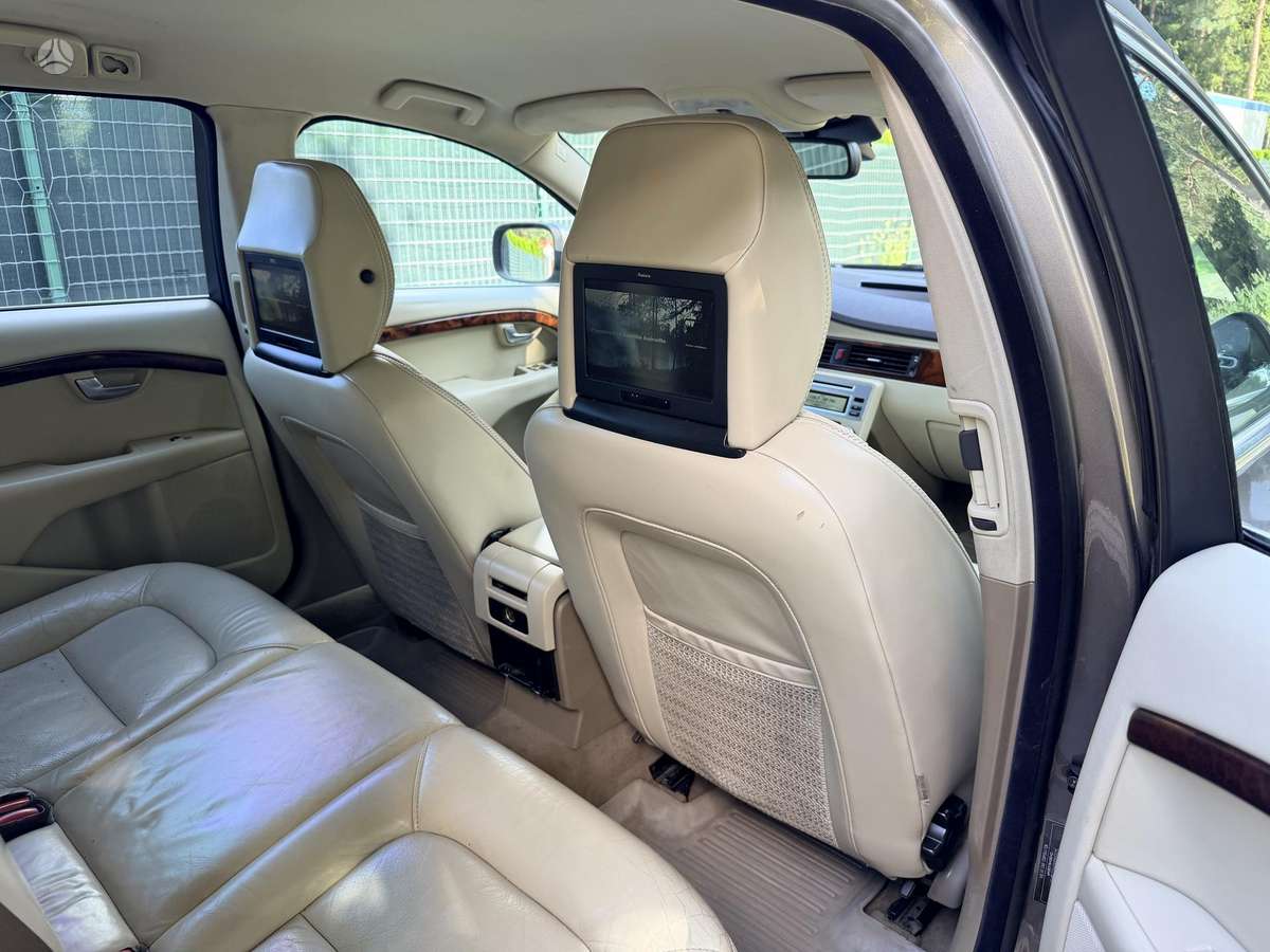Volvo XC70 - 11