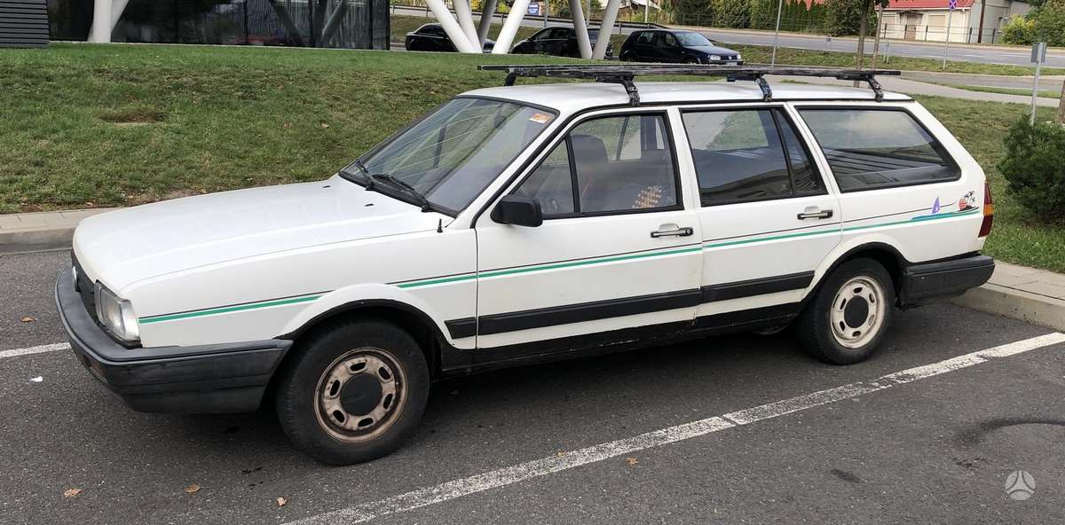 Volkswagen Passat - 1