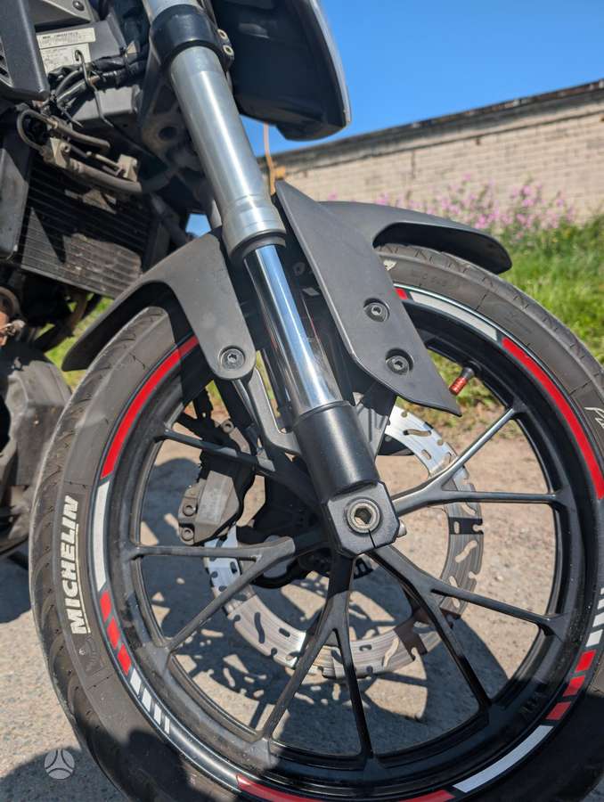 Yamaha MT 125, street / classic