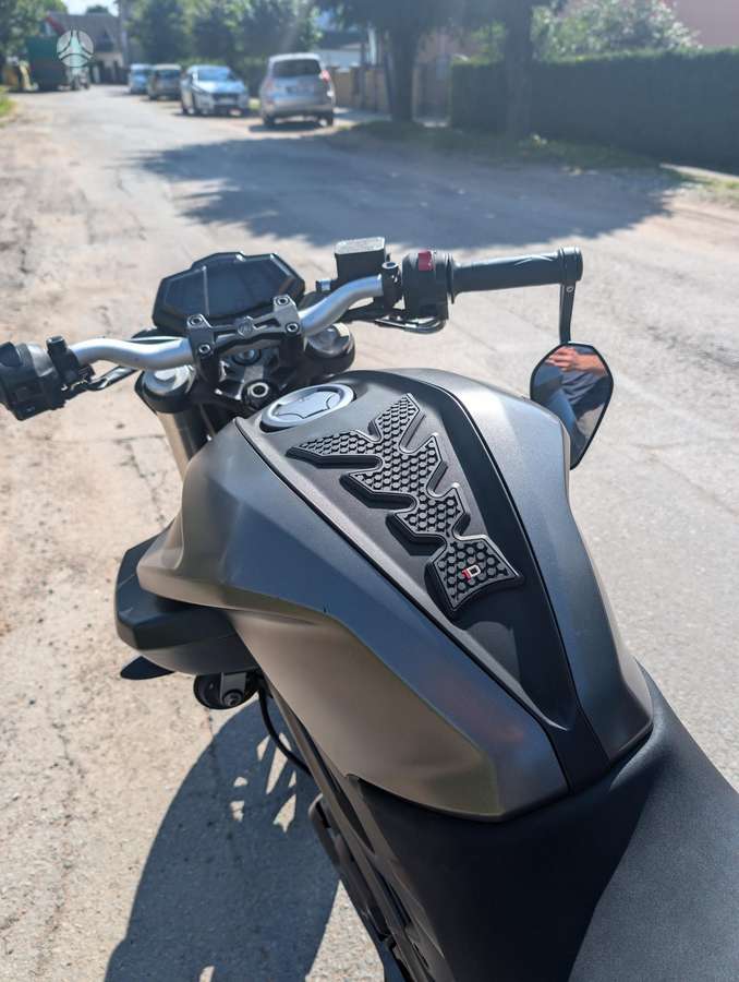 Yamaha MT 125, street / classic