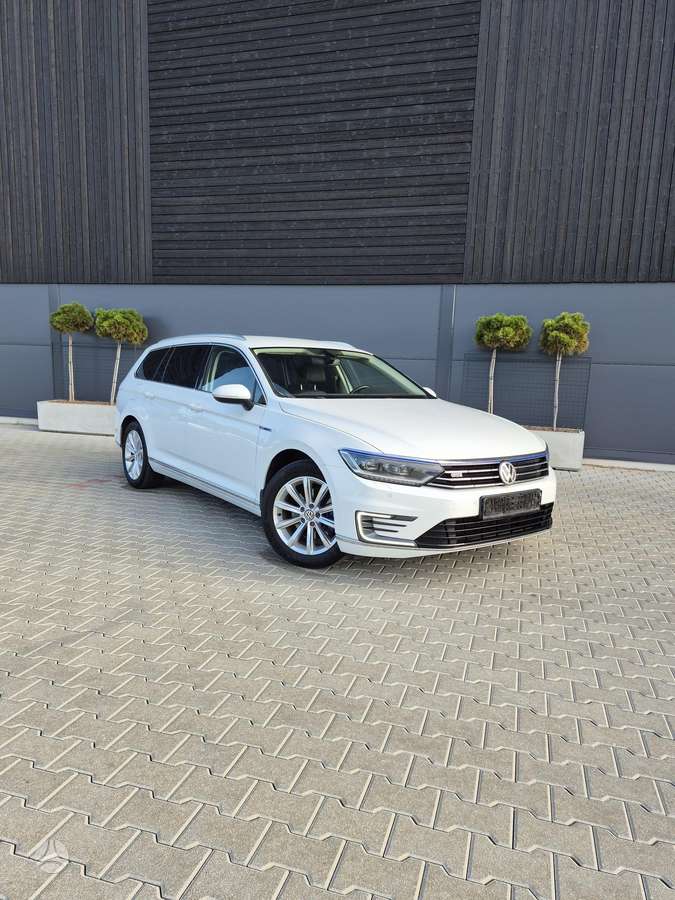 Volkswagen Passat - 2