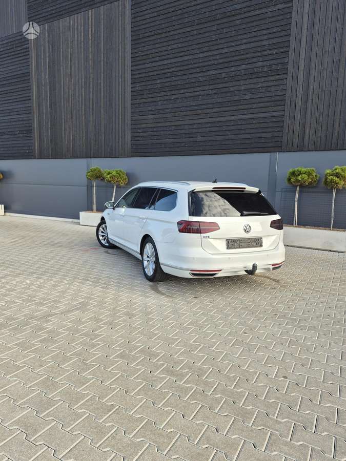 Volkswagen Passat - 4