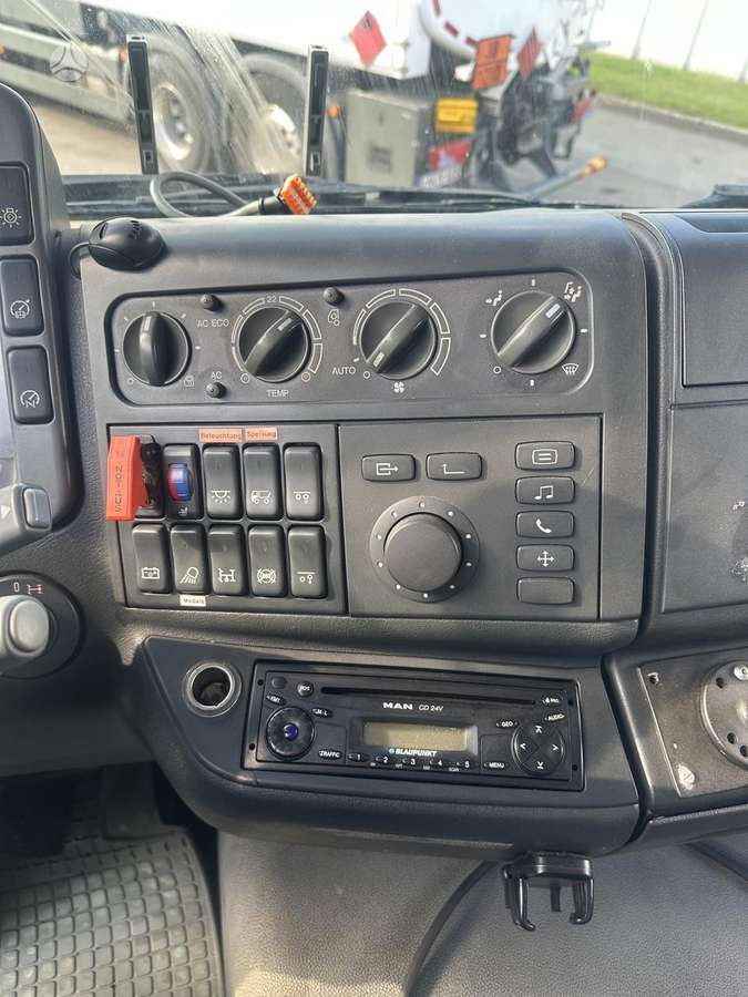 MAN TGA 26.430, autocisternos