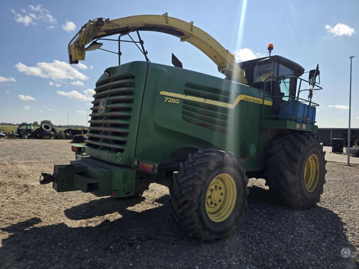 John Deere 7280, self-propelled mower conditioners
