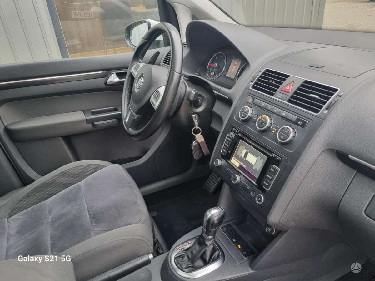 Volkswagen Touran - 8