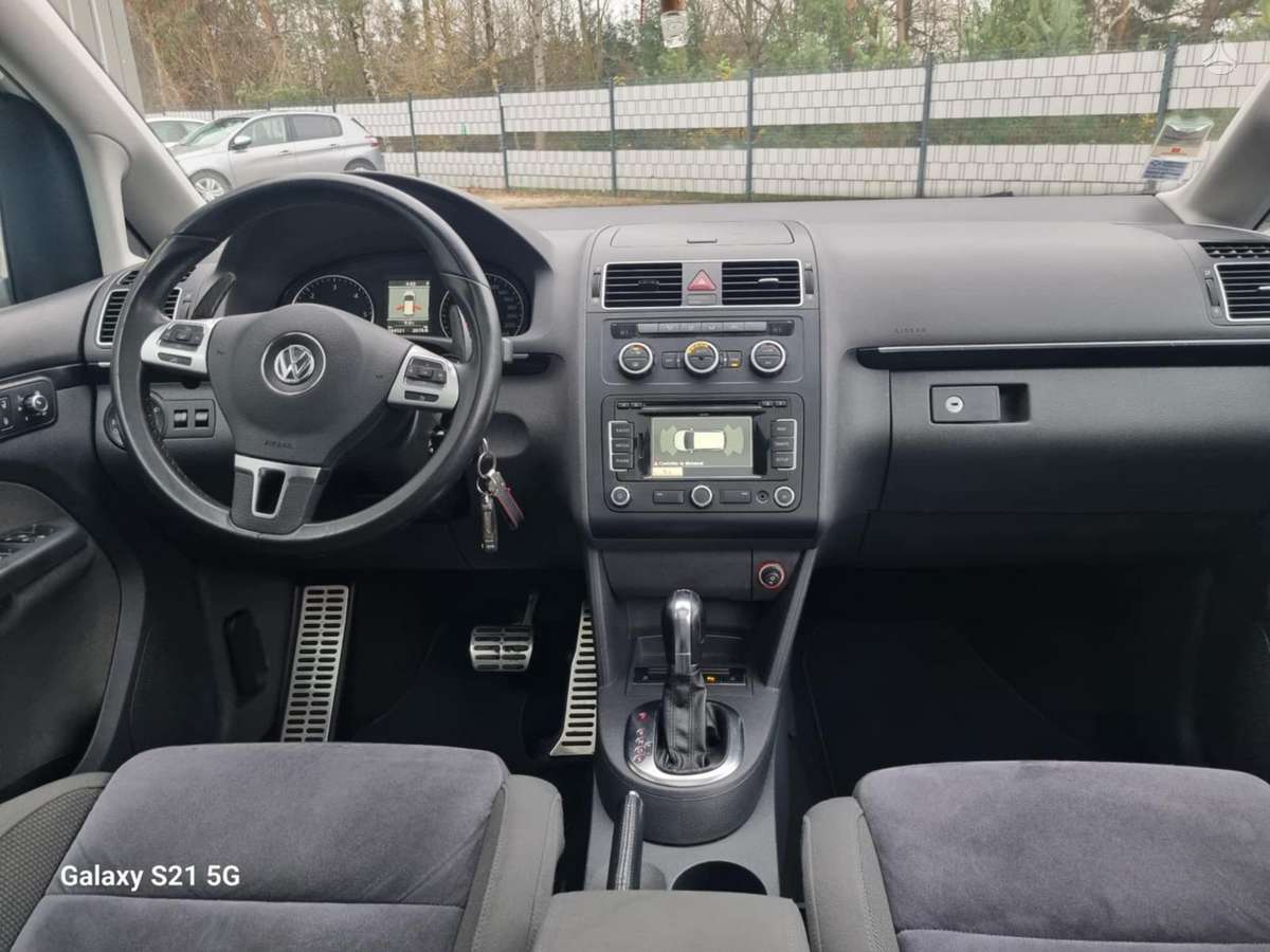 Volkswagen Touran - 9