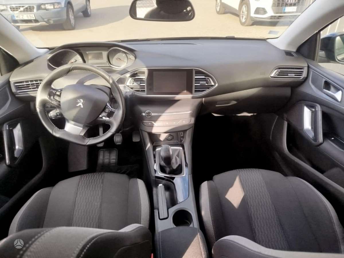 Peugeot 308, 1.2 l., hatchback