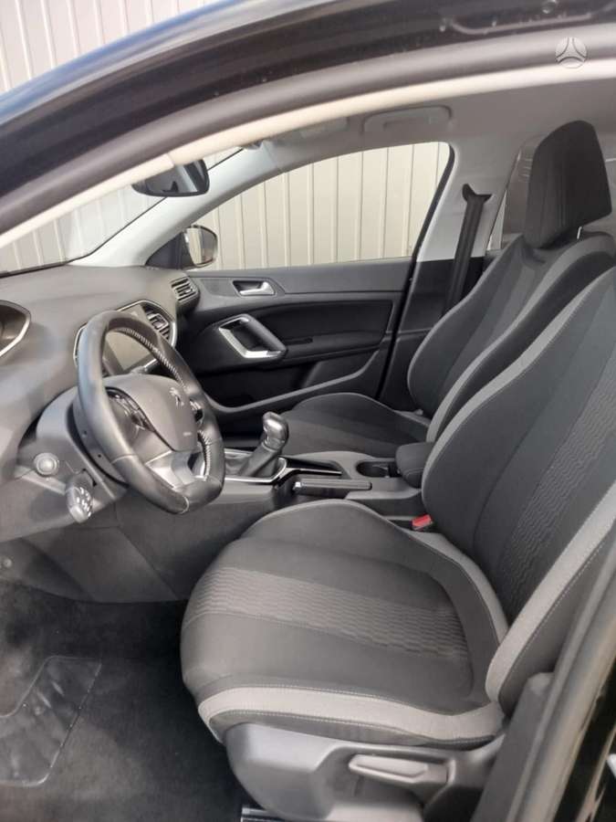 Peugeot 308, 1.2 l., hatchback