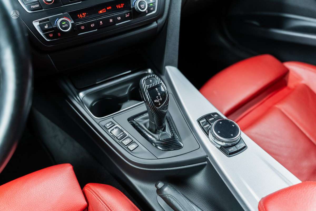 BMW 335, 3.0 l., Седан