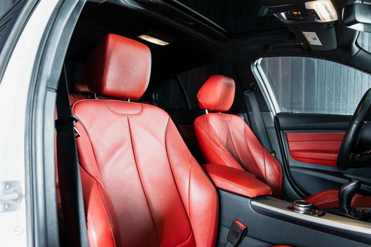 BMW 335, 3.0 l., Седан