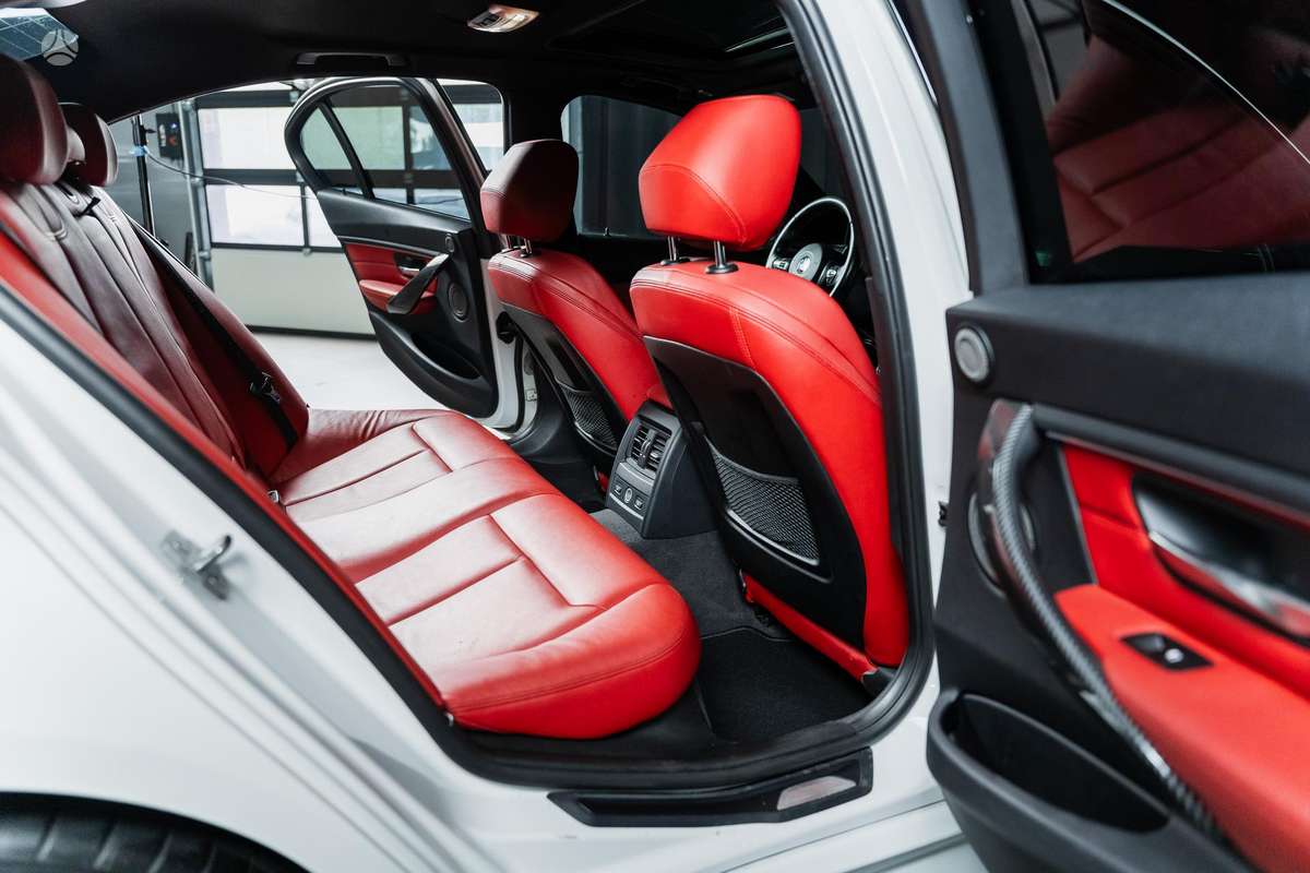 BMW 335, 3.0 l., Седан