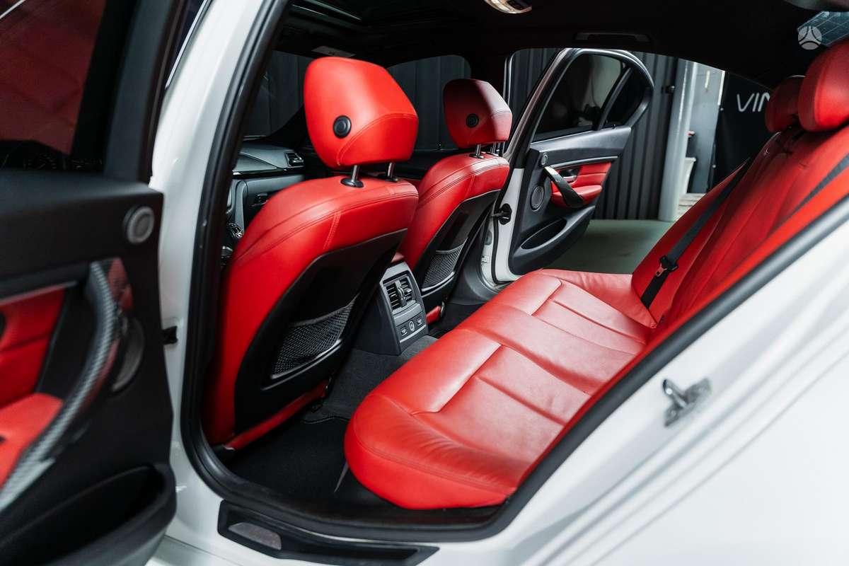 BMW 335, 3.0 l., Седан