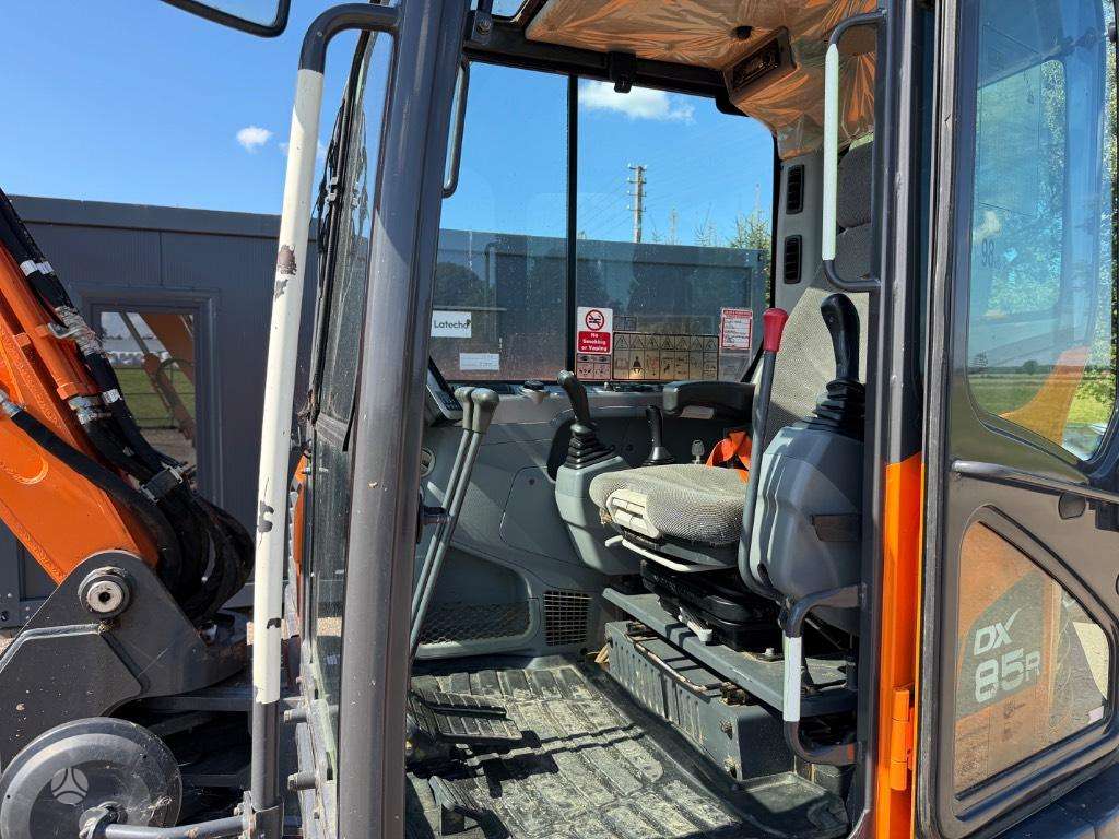 Doosan DX 85 R-3, экскаваторы