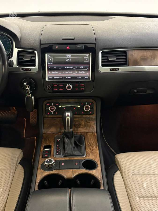 Volkswagen Touareg - 11