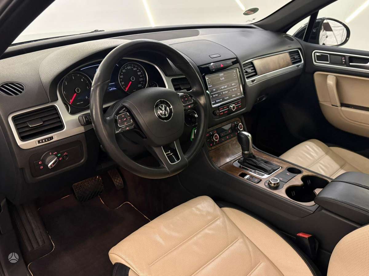 Volkswagen Touareg - 2