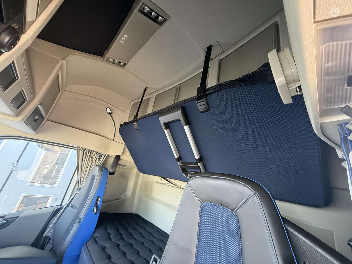 Volvo FH460TC Aero XL, double sleeper