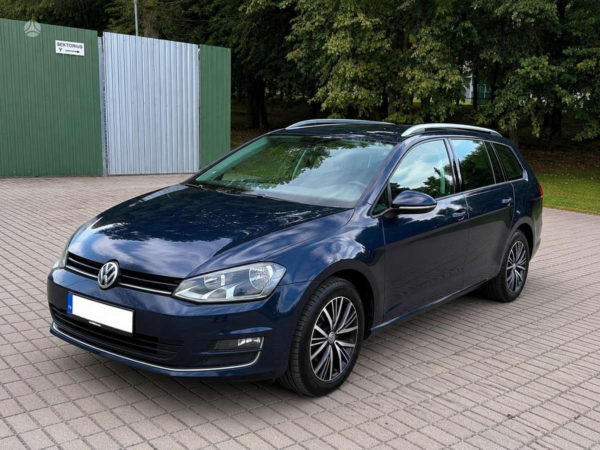 Volkswagen Golf - 1
