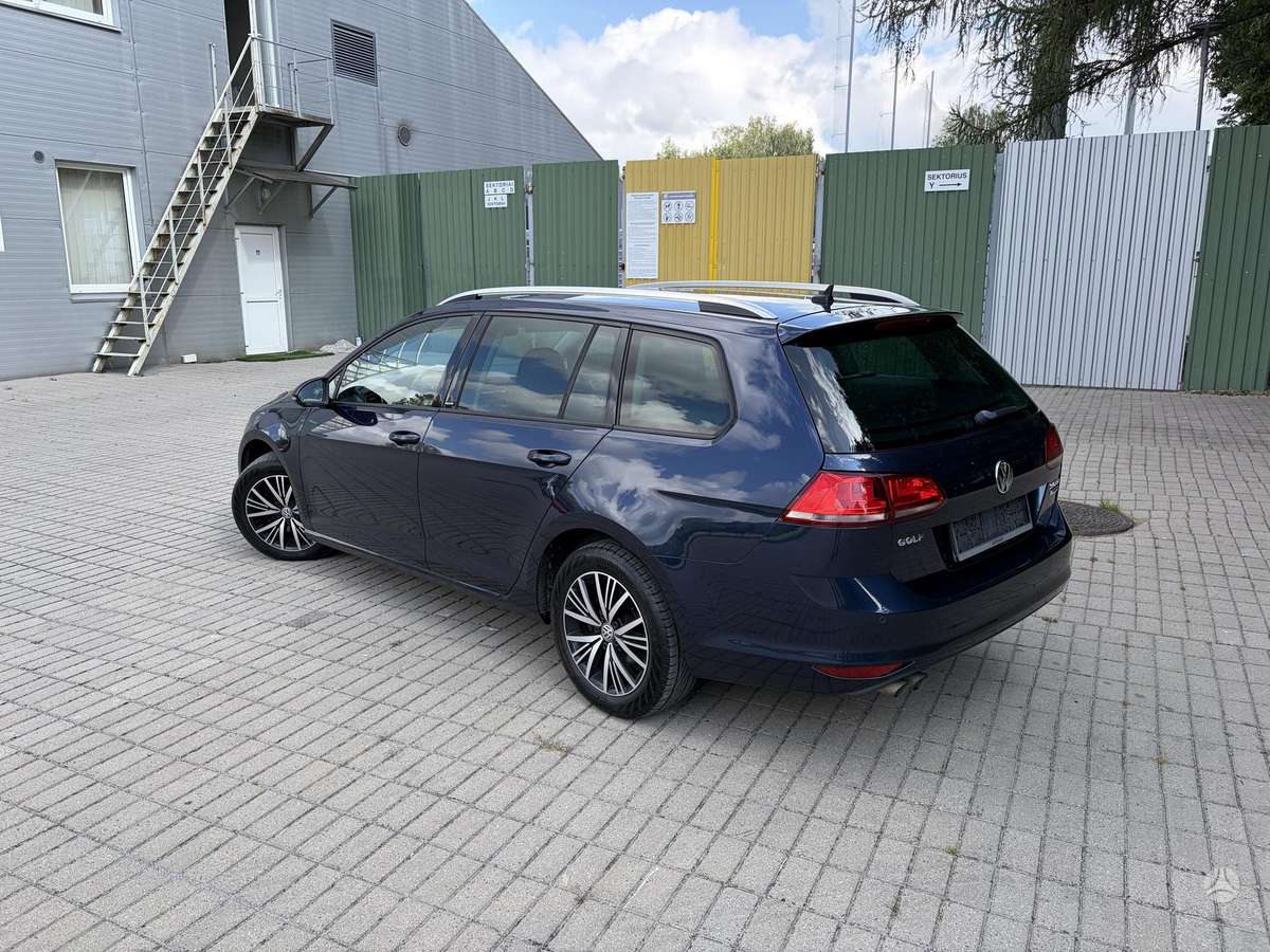 Volkswagen Golf - 6
