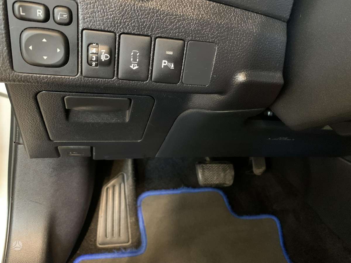 Toyota Auris - 10