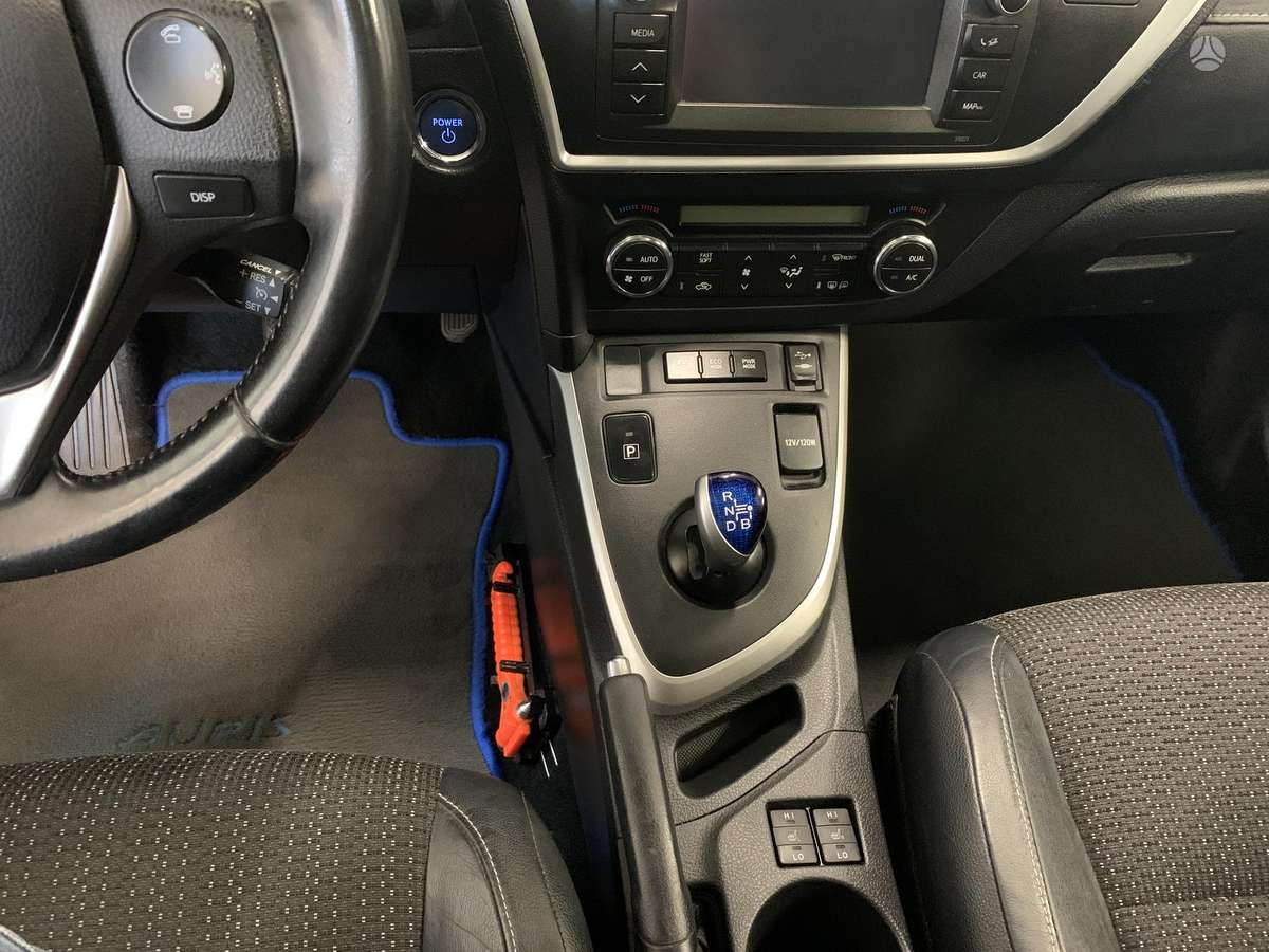 Toyota Auris - 11