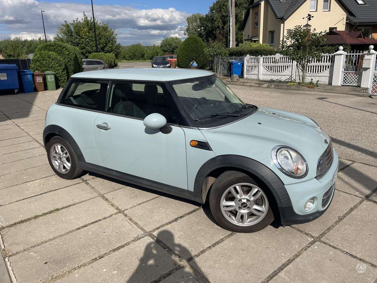 Mini Cooper, 1.6 l., hatchback
