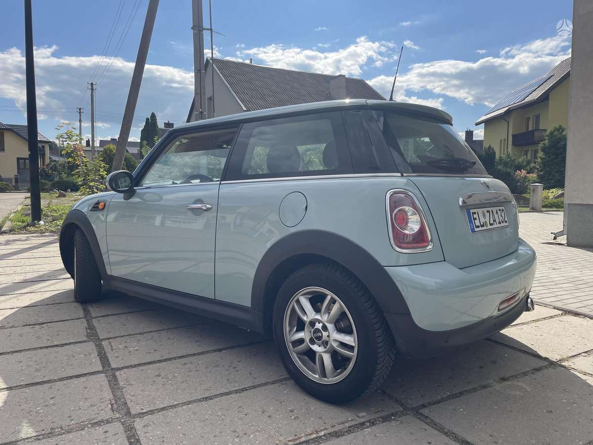 Mini Cooper, 1.6 l., hatchback