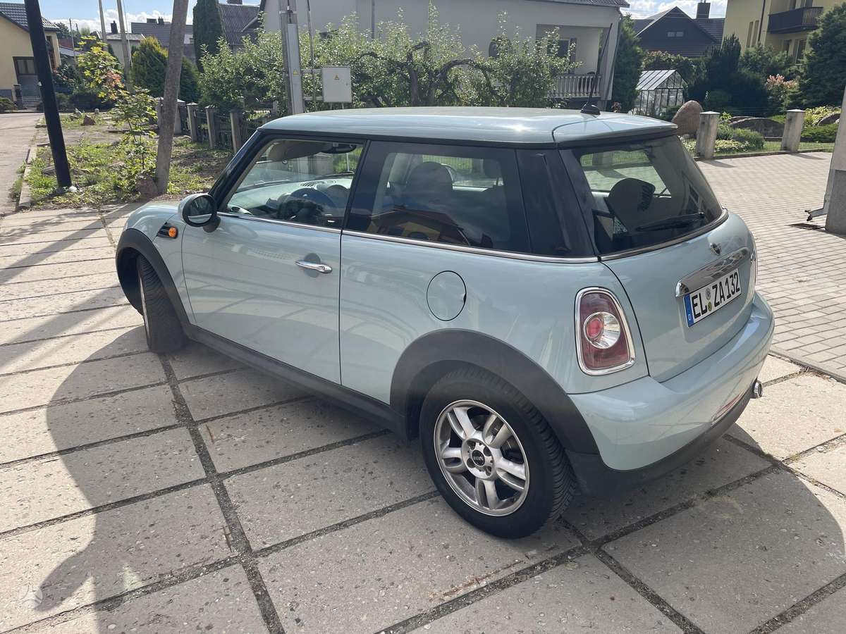 Mini Cooper, 1.6 l., hatchback