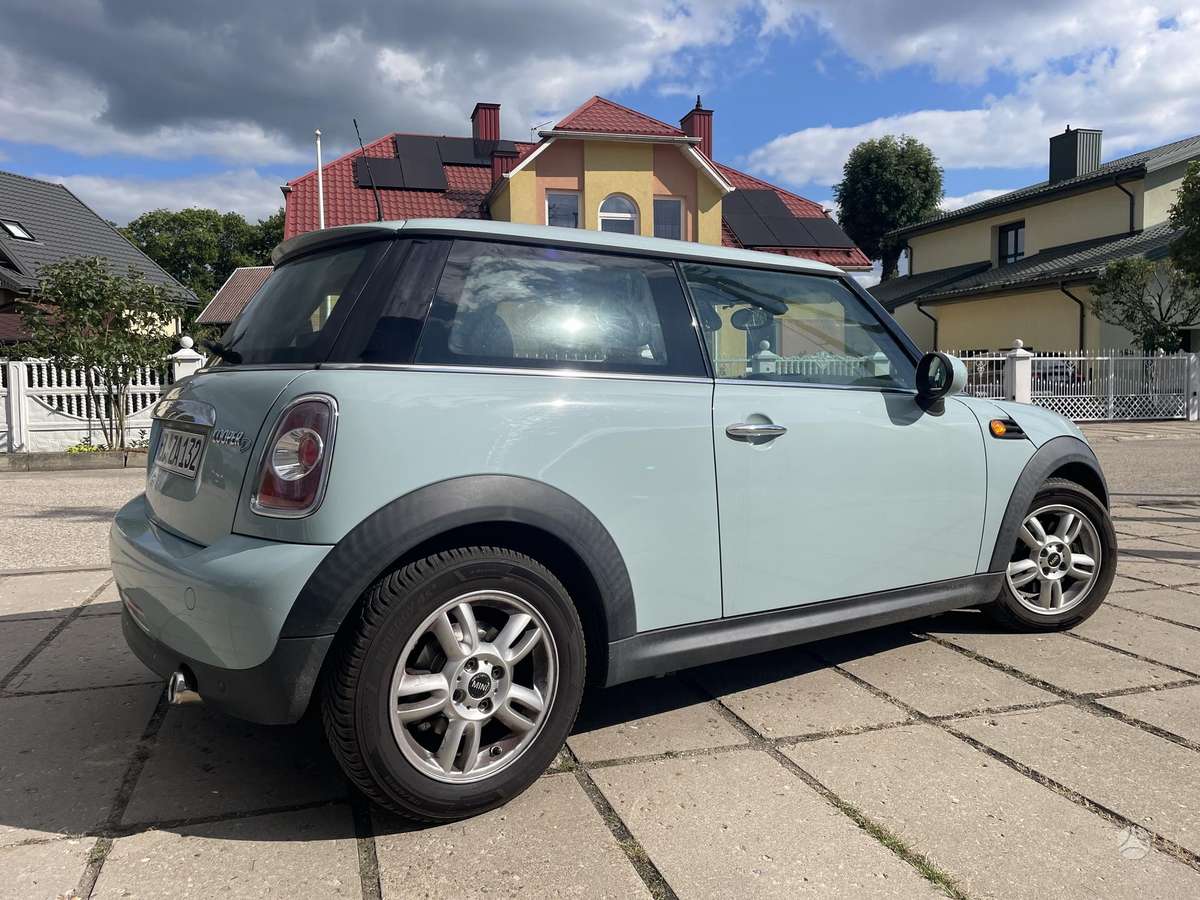 Mini Cooper, 1.6 l., hatchback