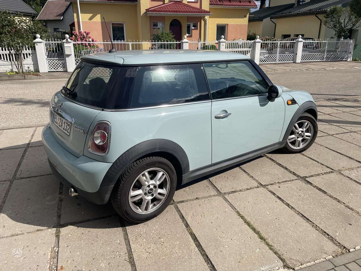 Mini Cooper, 1.6 l., hatchback