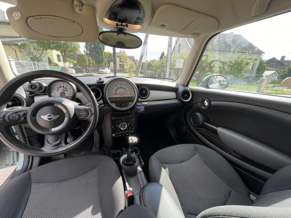 Mini Cooper, 1.6 l., hatchback