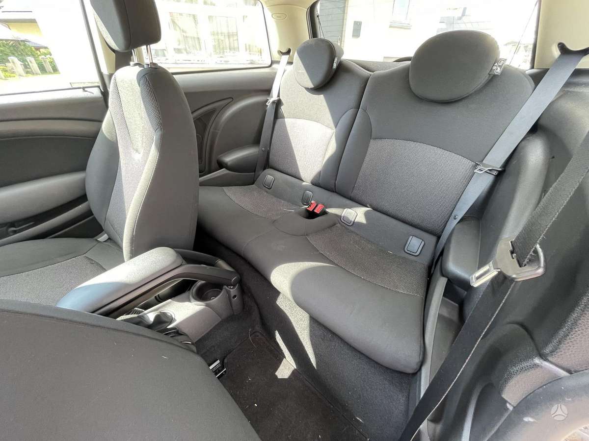 Mini Cooper, 1.6 l., hatchback