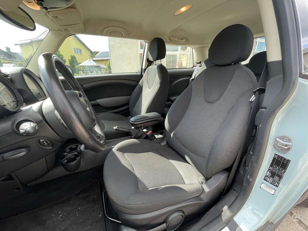 Mini Cooper, 1.6 l., hatchback