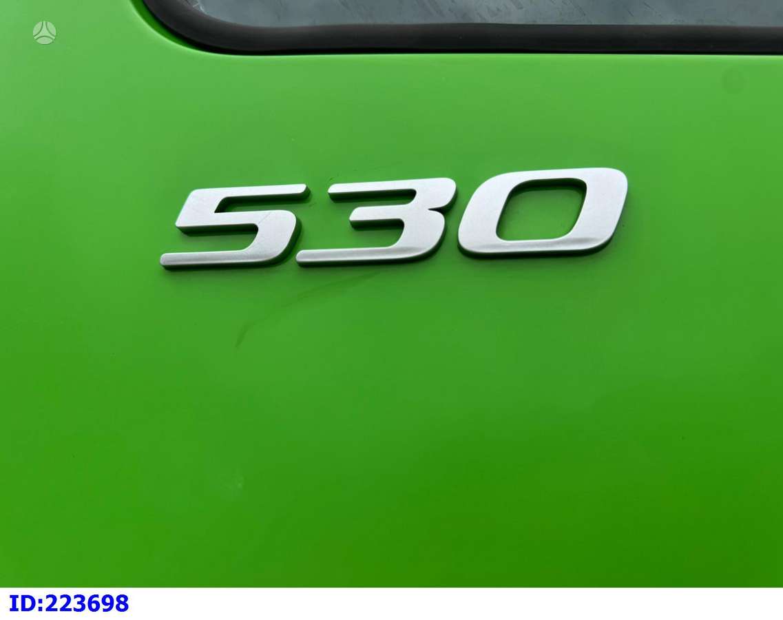 DAF XF 530, su kranu