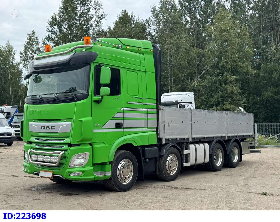 DAF XF 530, su kranu