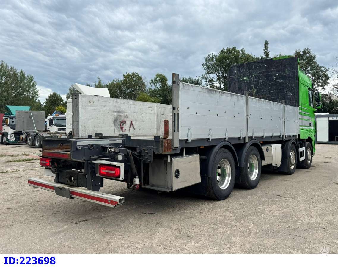 DAF XF 530, su kranu