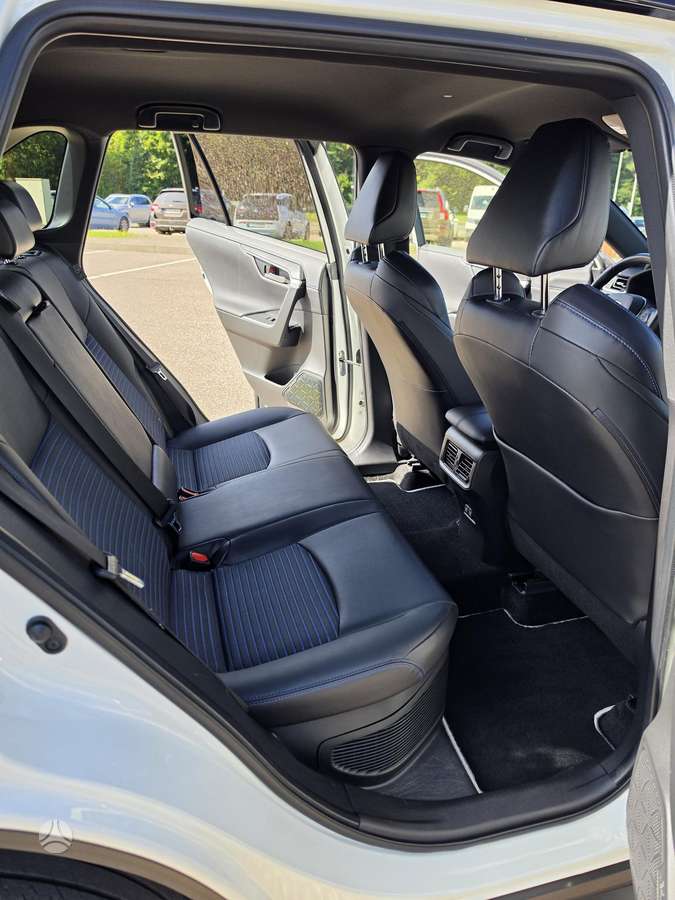 Toyota RAV4 - 9