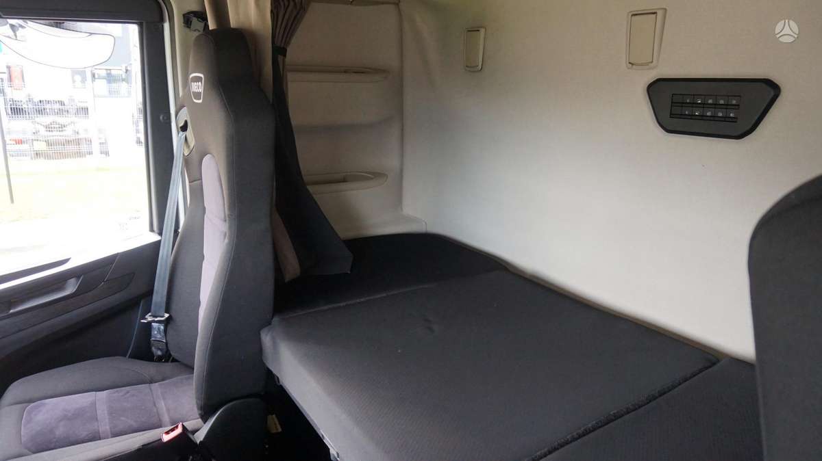 Iveco Stralis 440 Retarder, single sleeper