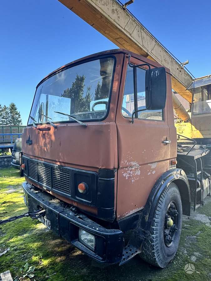 MAZ 5337, crane