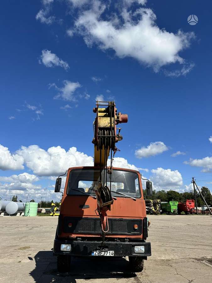 MAZ 5337, краны