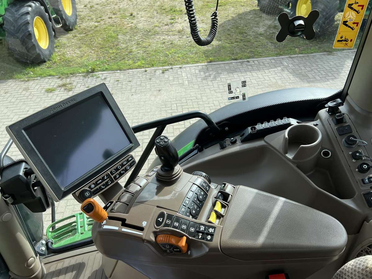 John Deere 6195R, tractors