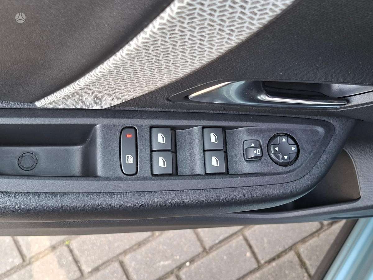 Citroen C4, 1.2 l., hatchback