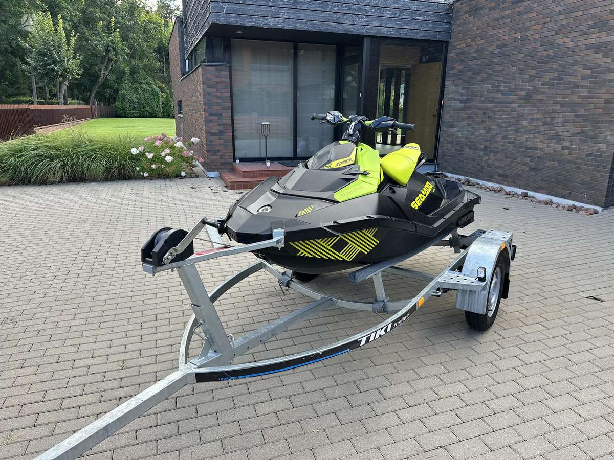 Sea-Doo Spark Trixx, jet skis