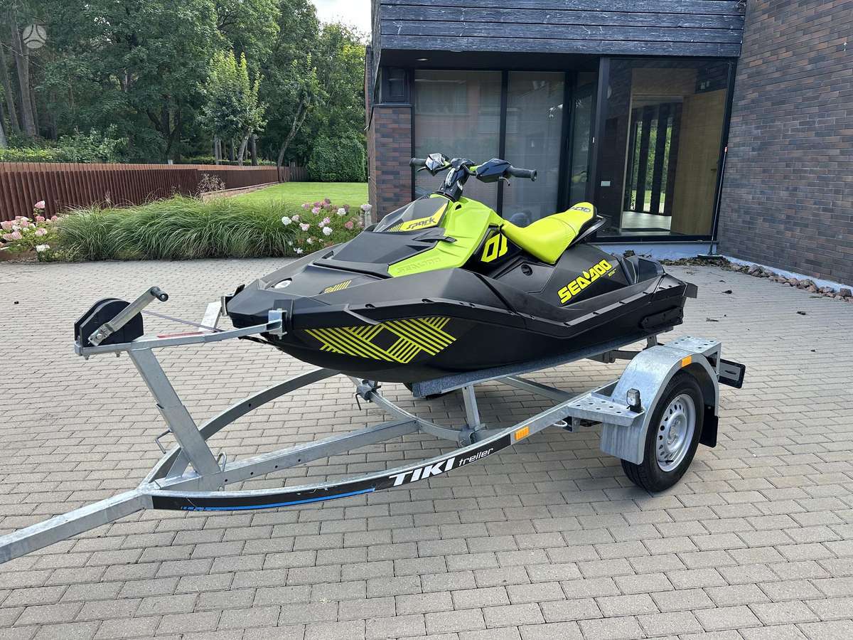 Sea-Doo Spark Trixx, jet skis
