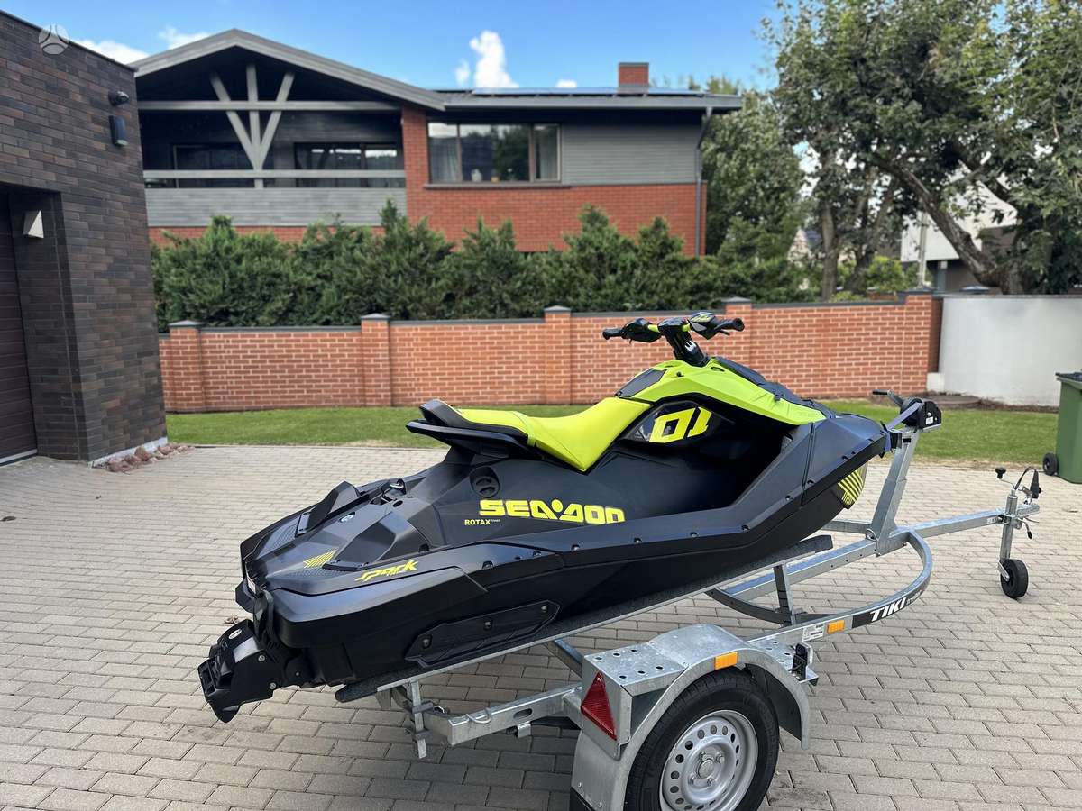 Sea-Doo Spark Trixx, jet skis