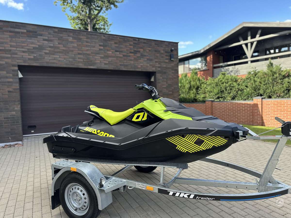 Sea-Doo Spark Trixx, jet skis