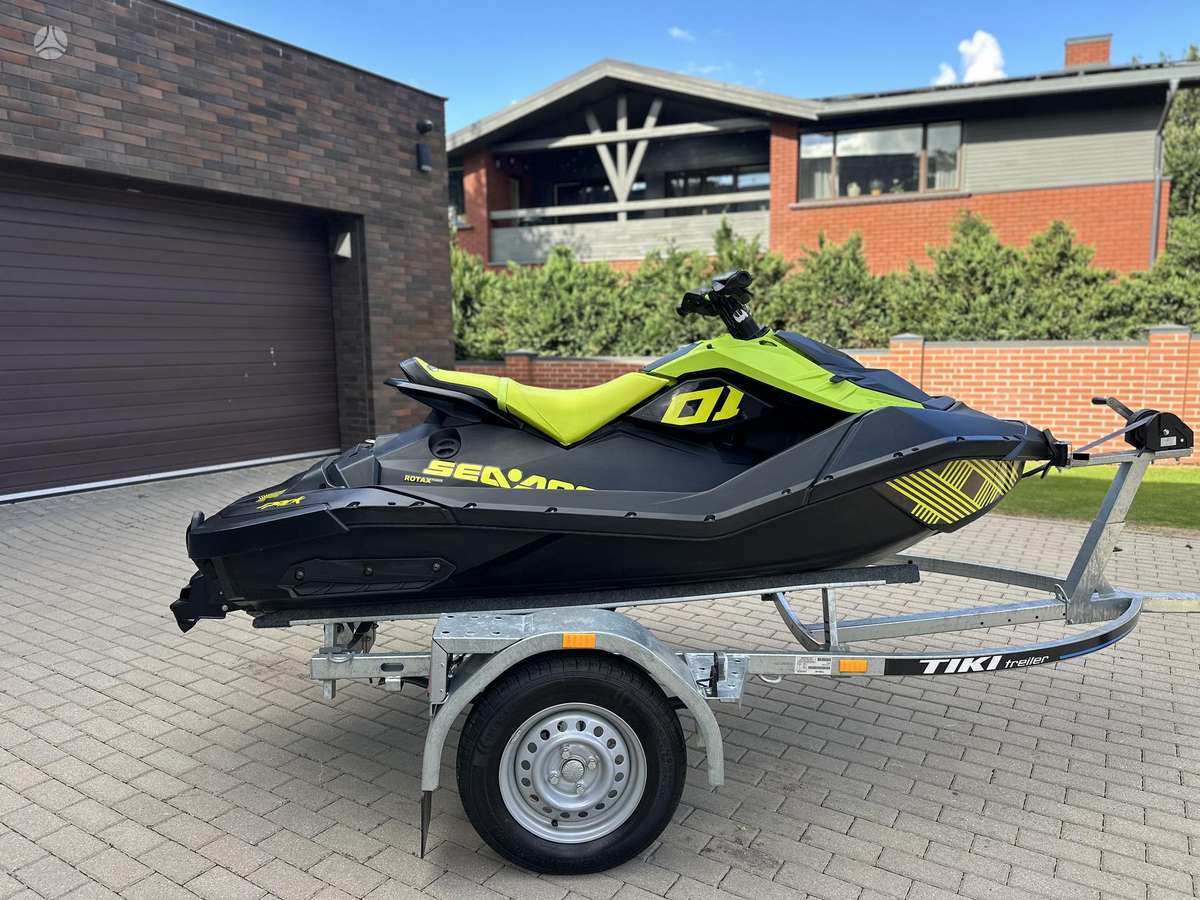 Sea-Doo Spark Trixx, jet skis
